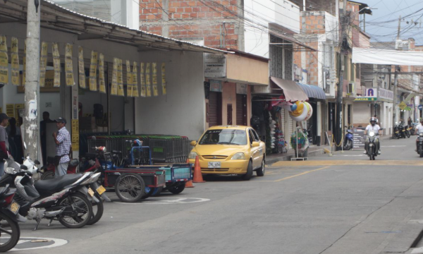 Vehiculos de transporte informal en el Surti