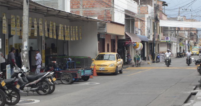 Vehiculos de transporte informal en el Surti